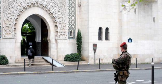 Fransa'da kapatılan cami sayısı 22'ye yükseldi