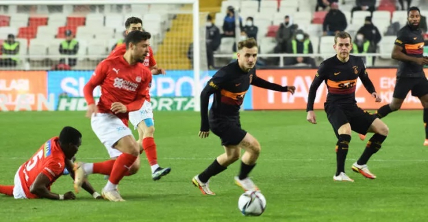 Galatasaray Sivas'ta yenildi, Muslera sedyeyle çıktı