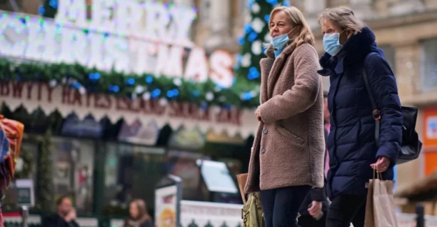 İngiltere'de Omicron vakaları hızla artıyor, Kraliçe Noel yemeğini iptal etti