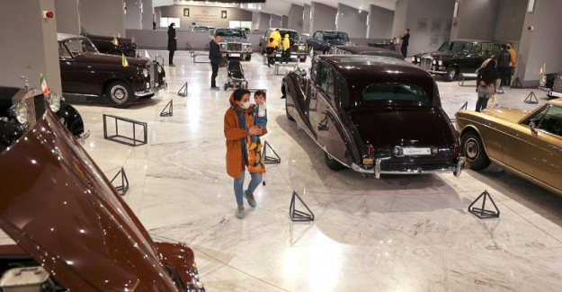 İran Şahı'nın özel araç koleksiyonu 50 sene sonra sergilendi