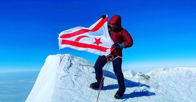 Kıbrıs Türkü dağcı, KKTC bayrağını Antarktika'nın zirvesinde dalgalandırdı