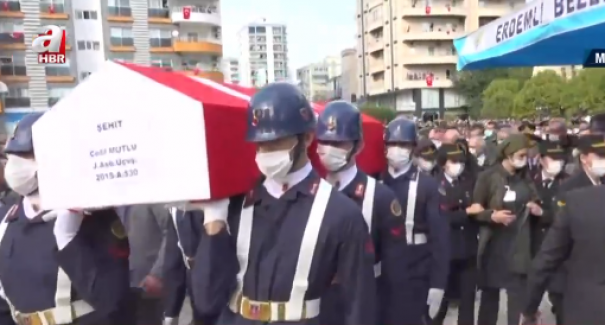Mersin'de 10 Binler Şehidini uğurladı ve yürekleri yakan gerçek..