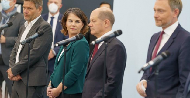 Yeni Alman hükümetinde 9 erkek ve 8 kadın bakan görev alıyor