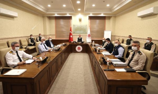 Bakan Akar'dan komutanlarla toplantı