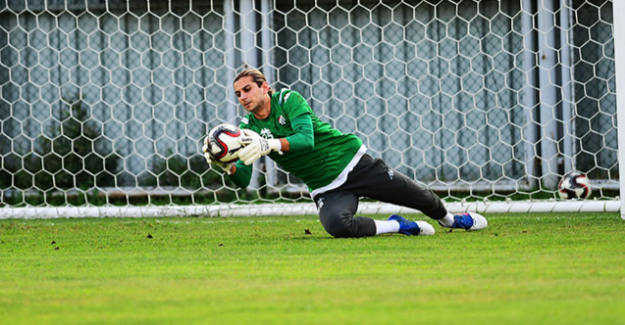 Bursaspor'da kaleci geleneği sürüyor