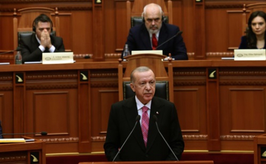 Cumhurbaşkanı Arnavutluk Meclisinde