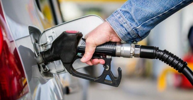 Benzin ve motorine büyük zam, fiyat 17 lirayı geçti