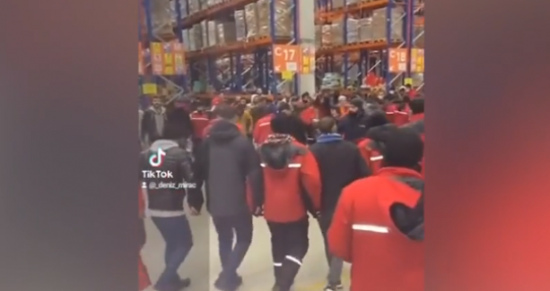 Eylemlerini sürdüren Migros'un depo çalışanları: "Hakkımızı alana kadar bırakmayacağız"