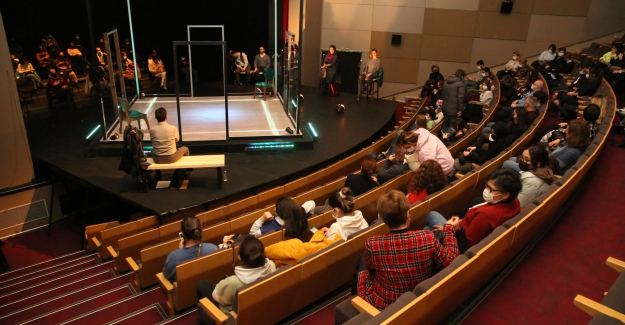 Kadın dernekleri tiyatroda