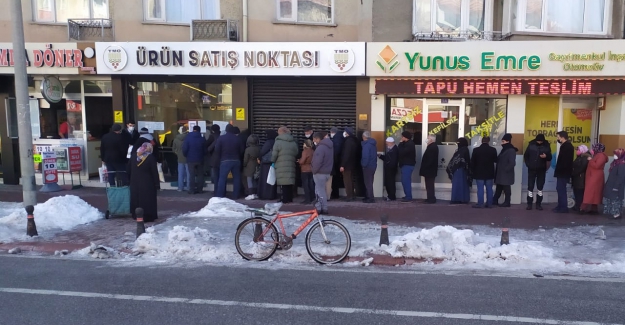 Konya’da ucuz yağ kuyruğu: "10 liralık indirim için saatlerdir bekliyoruz"