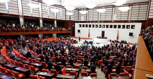 Öğretmenlere "rütbe" getiren kanun Meclis'te kabul edildi