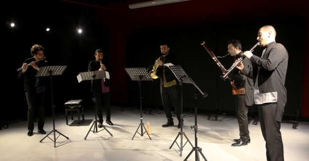 Anadolu Nefesli Beşlisi,  müzikseverleri dünya turuna çıkardı