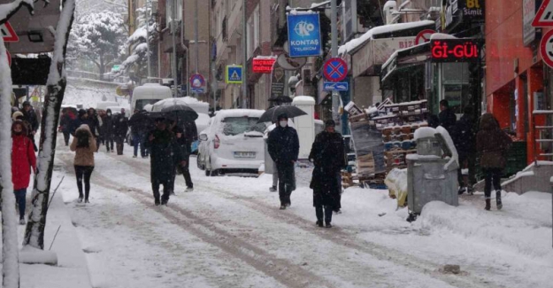 Bursa trafiğinde kar esareti yaşandı