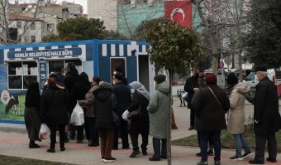 Gemlik Belediyesi'nin kurduğu Halk Büfeleri süpermarketlere rakip oldu
