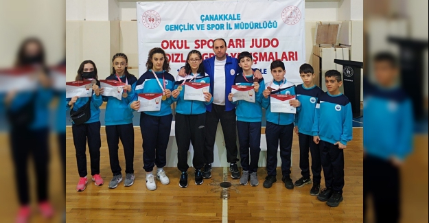 Gemlikli sporcular Çanakkale’den madalya ile döndü