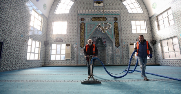 Nilüfer’deki ibadethanelerde temizlik başladı