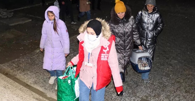 Ukrayna'dan tahliye edilen Kırım Türkleri Eskişehir'e geldi