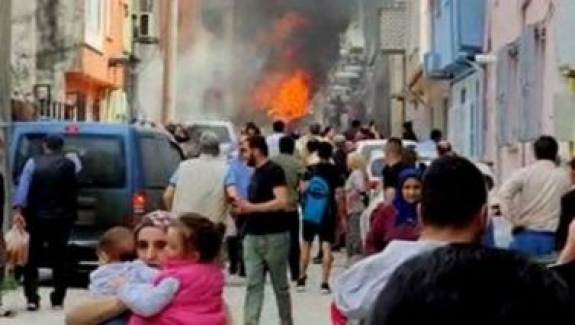 Bursa’da uçak evlerin arasına düştü: İki kişi öldü