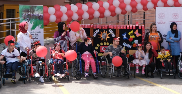 Dr. Ayten Bozkaya Spastik Çocuklar Hastanesi’nde 23 Nisan