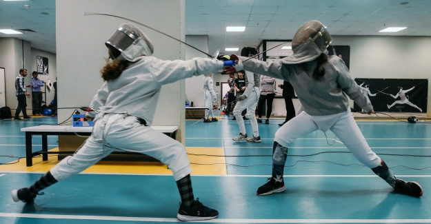 Eskrimde kılıçlar çekildi