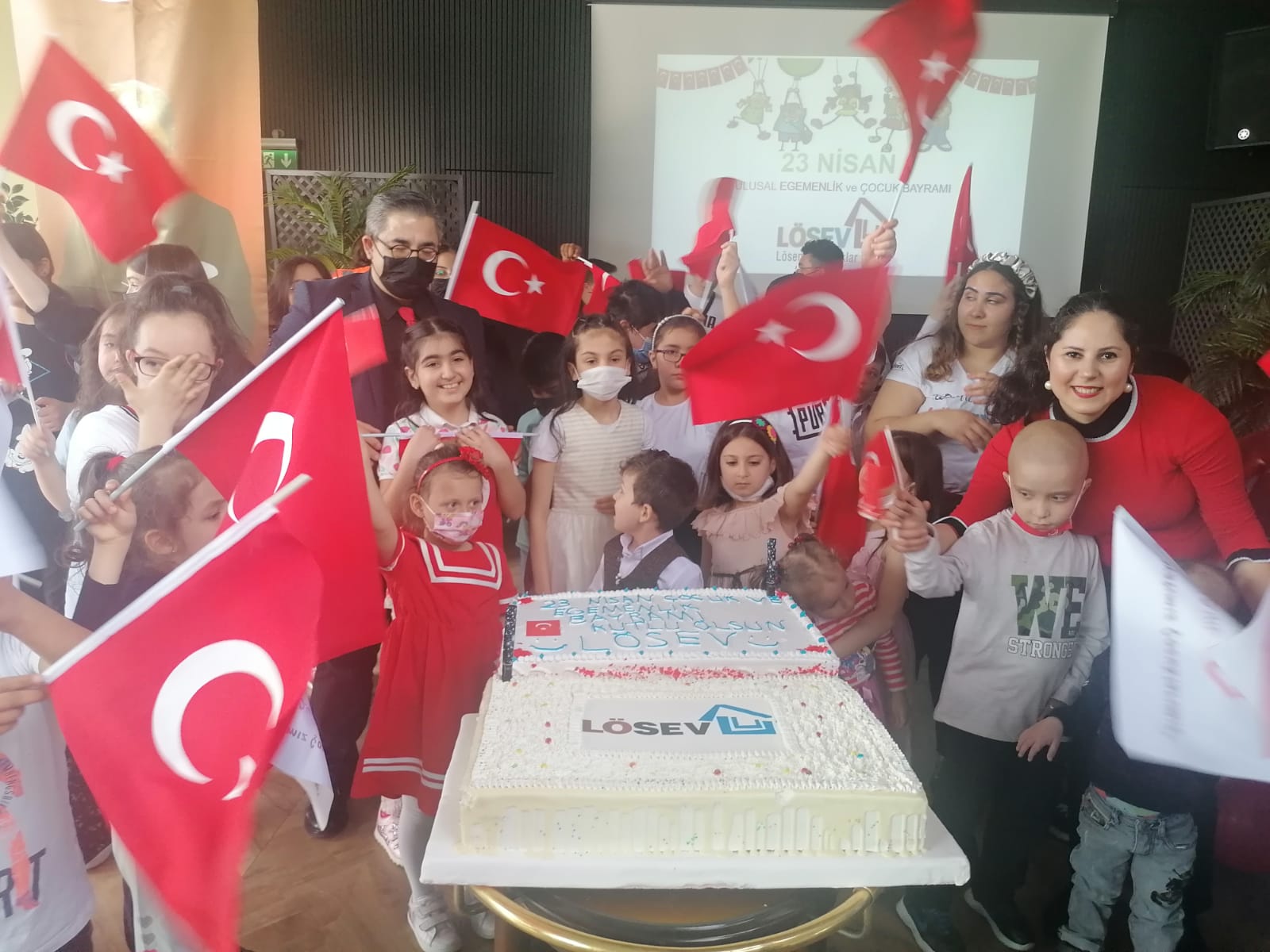 LÖSEV Bursa'da 23 Nisan Kutlama Sevinci
