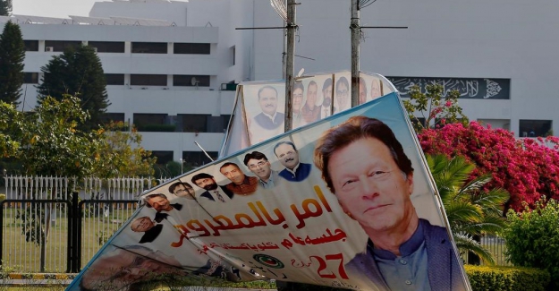 Pakistan'da İmran Han hükümeti düştü