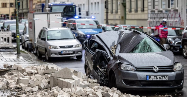 Almanya’yı hortum vurdu: 30 yaralı