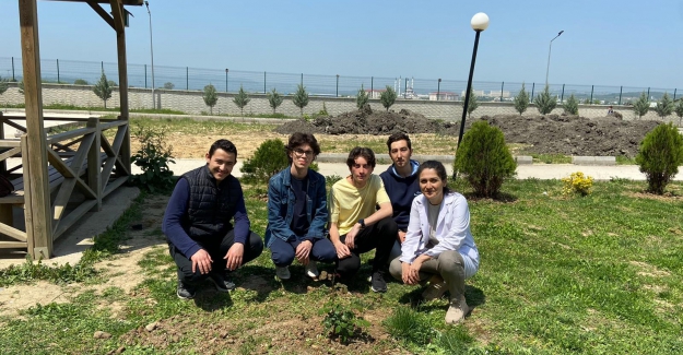 Bursa'nın süper öğrencileri atıkları çöp olmaktan çıkardılar