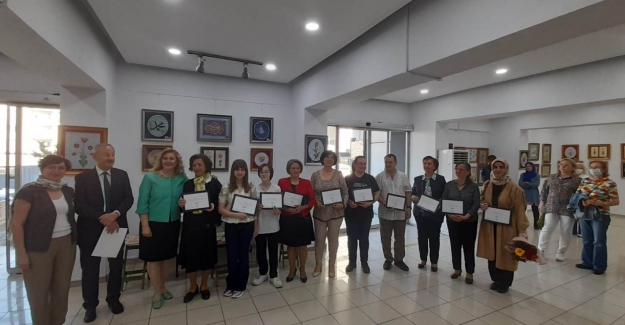 Ebru Atölyesi eserleri bu sergide