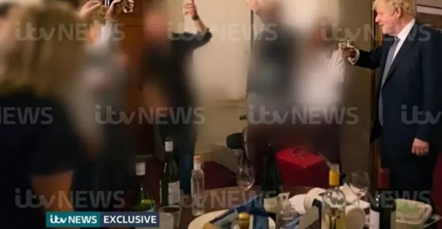 İngiltere'de parti skandalı: Başbakan Johnson'ın fotoğrafları basına sızdı