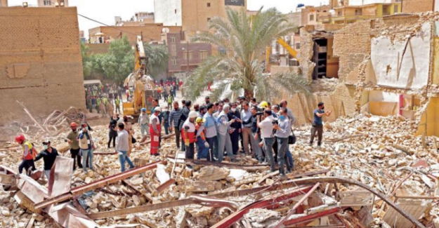 İran’da çöken bina, hükümet karşıtı protestoları alevlendirdi