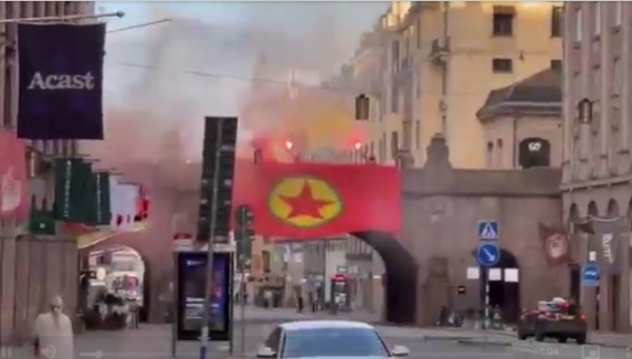 İsveç gel de bu görüntüyü açıkla! Müdahale bile etmediğin PKK şarlatanları..