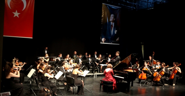 Nilüfer Oda Orkestrası’ndan muhteşem konser