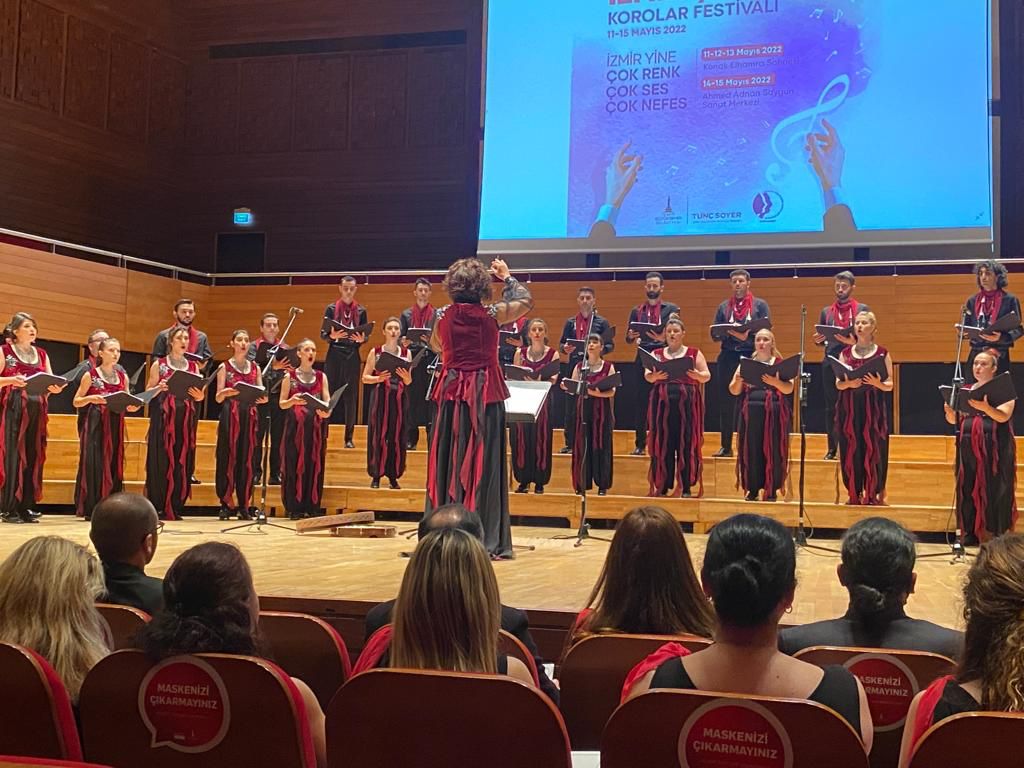 Nilüfer’in korolarına İzmir’de başarı ödülü