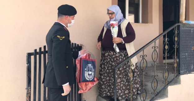 Tüm Annelerimizin "Anneler Günü" Kutlu Olsun