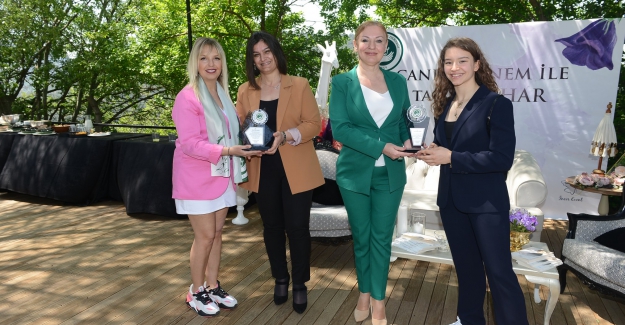 Yılın annesi ödülü Seçil Bayraktar'ın