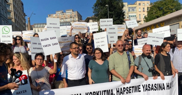 Gazeteciler Yeni Sosyal Medya Tasarısını Protesto Etti