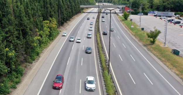 Otoyollarda otomobillerin hız sınırları yükseltildi