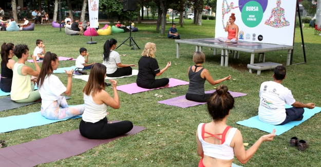Yoga tutkunları Nilüfer’de buluştu