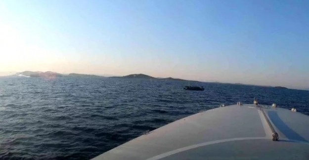 Yunanistan unsurlarınca Türk karasularına itilen 53 göçmen Ayvalık'ta kurtarıldı