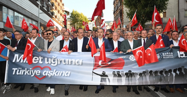 Bursalılar  meydanları doldurdular: "15 Temmuz ihaneti unutulmayacak"
