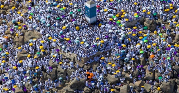 Hacı adayları Rahmet Tepesi’ne çıktı