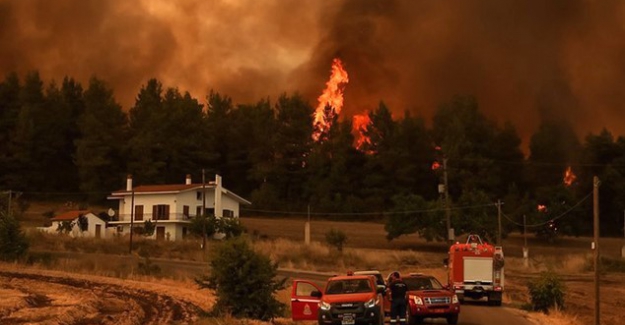Yunanistan'da orman yangınları ikinci gününde: Yangın yerleşim birimlerine sıçradı
