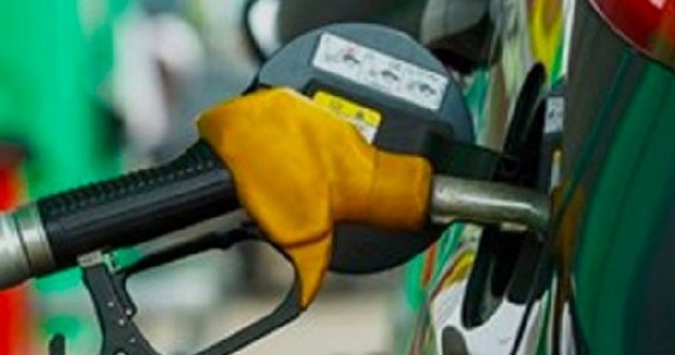 Benzine indirim, motorine zam geliyor