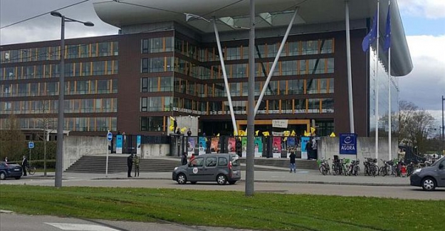 Avrupa Konseyi önünde HDP, PKK ve Apo bayrakları!