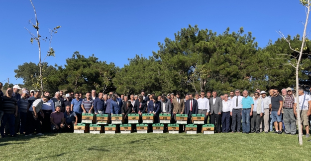 Balıkesir'de arıcılara 3 bin kovan dağıtıldı