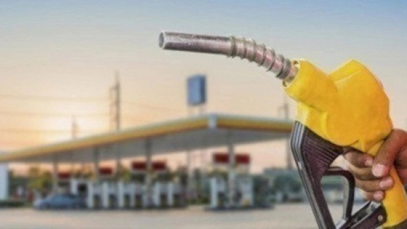 Benzin ve motorine 5 liraların üzerinde indirim bekleniyor