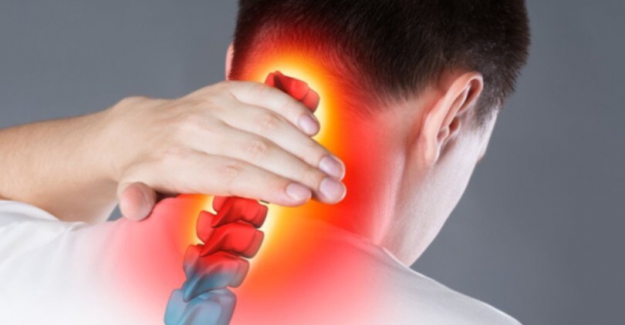 Bilgisayar ve telefonlar boyun fıtığına yol açıyor