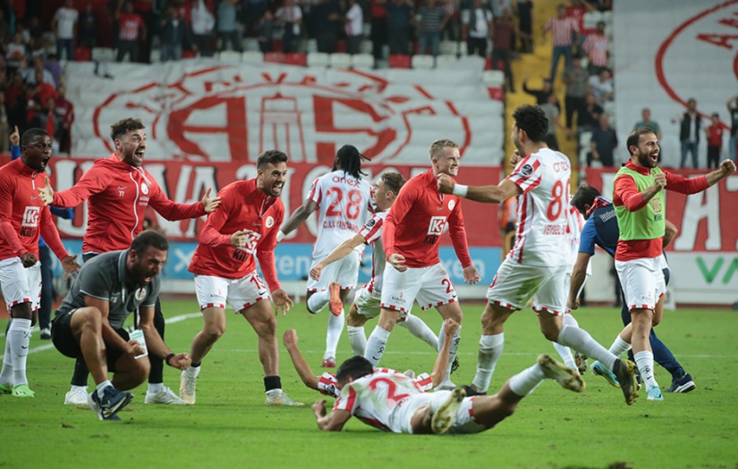 Spor Toto Süper Lig:  Antalyaspor 2-1 İstanbulspor