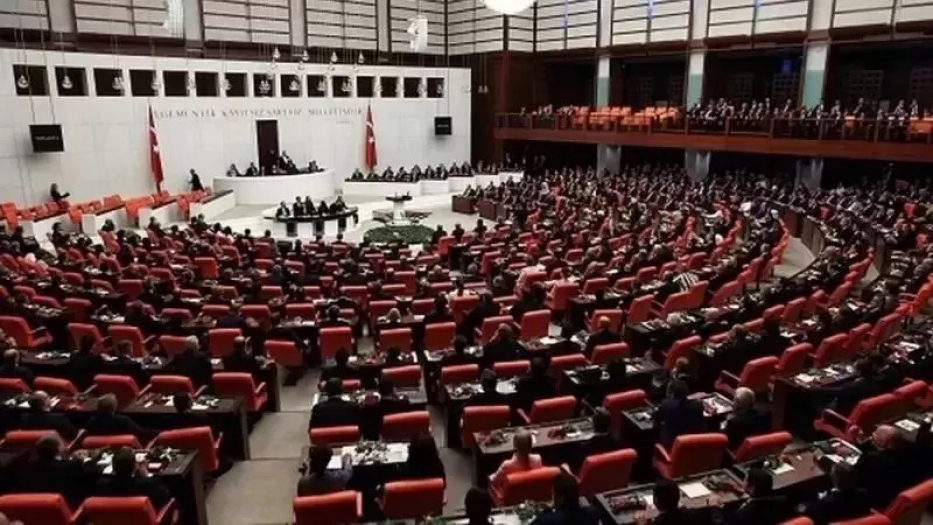 'Dezenformasyon' Yasası muhalefetin itirazlarına karşın Meclis’ten geçti